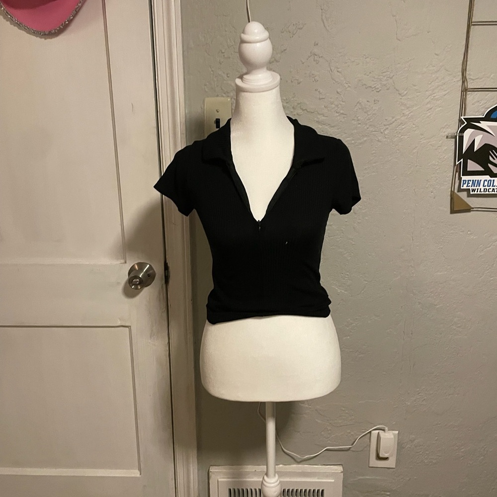 Elegant Black Collared Crop Top